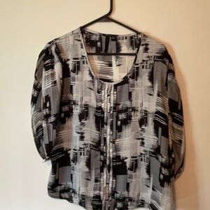 Women's Black and Gray Patterned Top